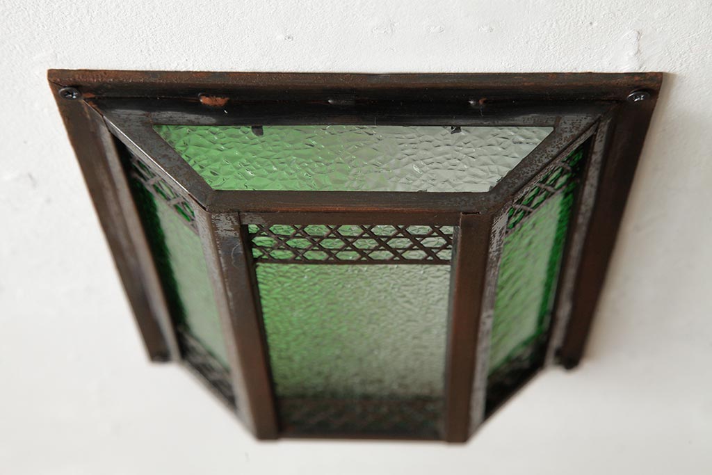 アンティーク雑貨　和製アンティーク　当時物色ガラス入り　レトロモダンな壁掛け照明カバー(ウォールランプカバー、門灯・玄関灯)(R-038226)