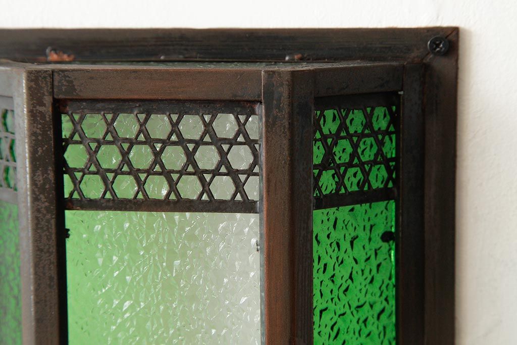 アンティーク雑貨　和製アンティーク　当時物色ガラス入り　レトロモダンな壁掛け照明カバー(ウォールランプカバー、門灯・玄関灯)(R-038226)