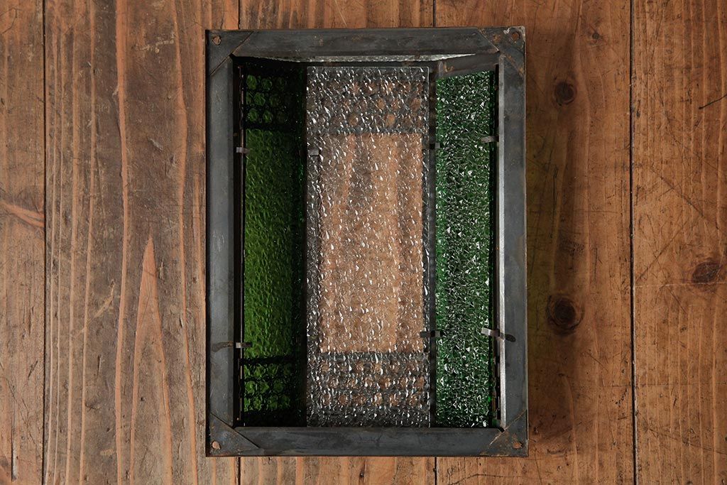 アンティーク雑貨　和製アンティーク　当時物色ガラス入り　レトロモダンな壁掛け照明カバー(ウォールランプカバー、門灯・玄関灯)(R-038226)