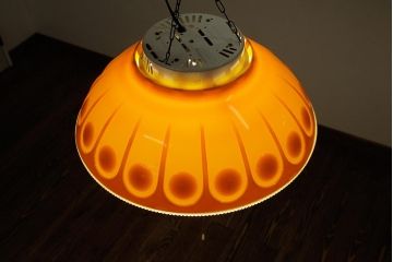ビンテージ照明　和製ビンテージ　昭和レトロ　鮮やかなオレンジ色がポップなペンダントライト(天井照明、吊り下げ照明)(R-038229)