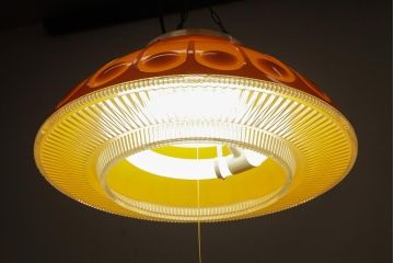 ビンテージ照明　和製ビンテージ　昭和レトロ　鮮やかなオレンジ色がポップなペンダントライト(天井照明、吊り下げ照明)(R-038229)