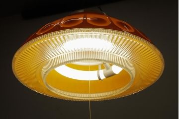ビンテージ照明　和製ビンテージ　昭和レトロ　鮮やかなオレンジ色がポップなペンダントライト(天井照明、吊り下げ照明)(R-038229)