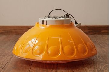 ビンテージ照明　和製ビンテージ　昭和レトロ　鮮やかなオレンジ色がポップなペンダントライト(天井照明、吊り下げ照明)(R-038229)