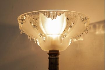 アンティーク照明　フランス　氷柱のような意匠が美しいガラスシェードのテーブルランプ(卓上ランプ、スタンドライト)(R-038230)