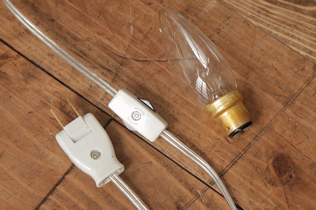 アンティーク照明　フランス　氷柱のような意匠が美しいガラスシェードのテーブルランプ(卓上ランプ、スタンドライト)(R-038230)