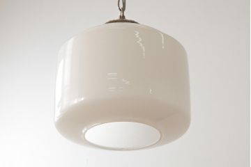 ビンテージ照明　和製ビンテージ　乳白ガラスが上品な印象のペンダントライト(吊り下げ照明・天井照明)(R-038232)