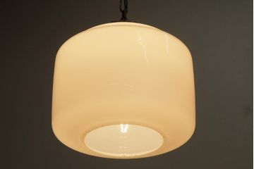 ビンテージ照明　和製ビンテージ　乳白ガラスが上品な印象のペンダントライト(吊り下げ照明・天井照明)(R-038232)