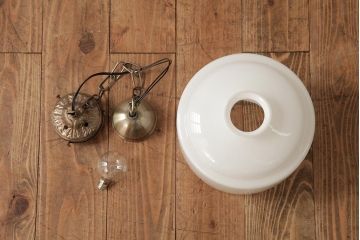 ビンテージ照明　和製ビンテージ　乳白ガラスが上品な印象のペンダントライト(吊り下げ照明・天井照明)(R-038232)