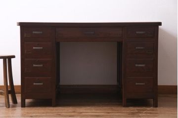アンティーク家具　和製アンティーク　総ケヤキ材　レトロな雰囲気漂う両袖デスク(R-038235)