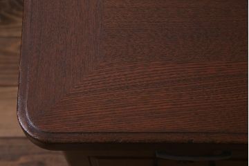 アンティーク家具　和製アンティーク　総ケヤキ材　レトロな雰囲気漂う両袖デスク(R-038235)