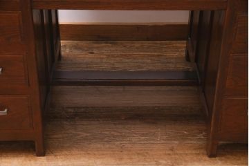 アンティーク家具　和製アンティーク　総ケヤキ材　レトロな雰囲気漂う両袖デスク(R-038235)