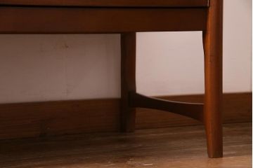 ヴィンテージ家具　イギリスビンテージ　Nathan(ネイサン)社　チークのお洒落なサイドボード(収納棚)(R-038236)