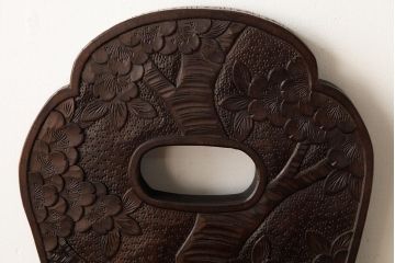 中古　伝統工芸　軽井沢彫り　桜の木の彫刻が印象的なダイニングチェア(椅子、イス)(R-038237)