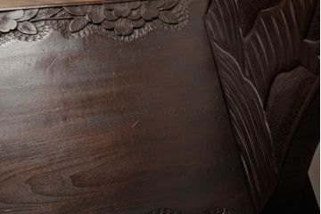 中古　伝統工芸　軽井沢彫り　桜の木の彫刻が印象的なダイニングチェア(椅子、イス)(R-038237)