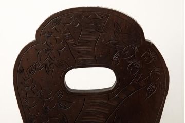 中古　伝統工芸　軽井沢彫り　桜の木の彫刻が印象的なダイニングチェア(椅子、イス)(R-038237)