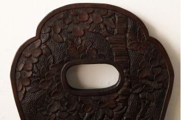 中古　伝統工芸　軽井沢彫り　桜の木の彫刻が印象的なダイニングチェア(椅子、イス)(R-038238)