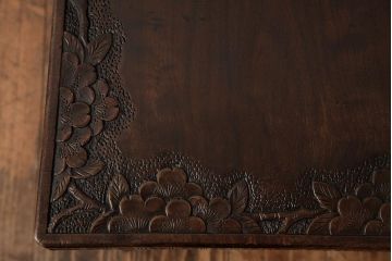 中古　伝統工芸　軽井沢彫り　桜の木の彫刻が印象的なダイニングチェア(椅子、イス)(R-038238)