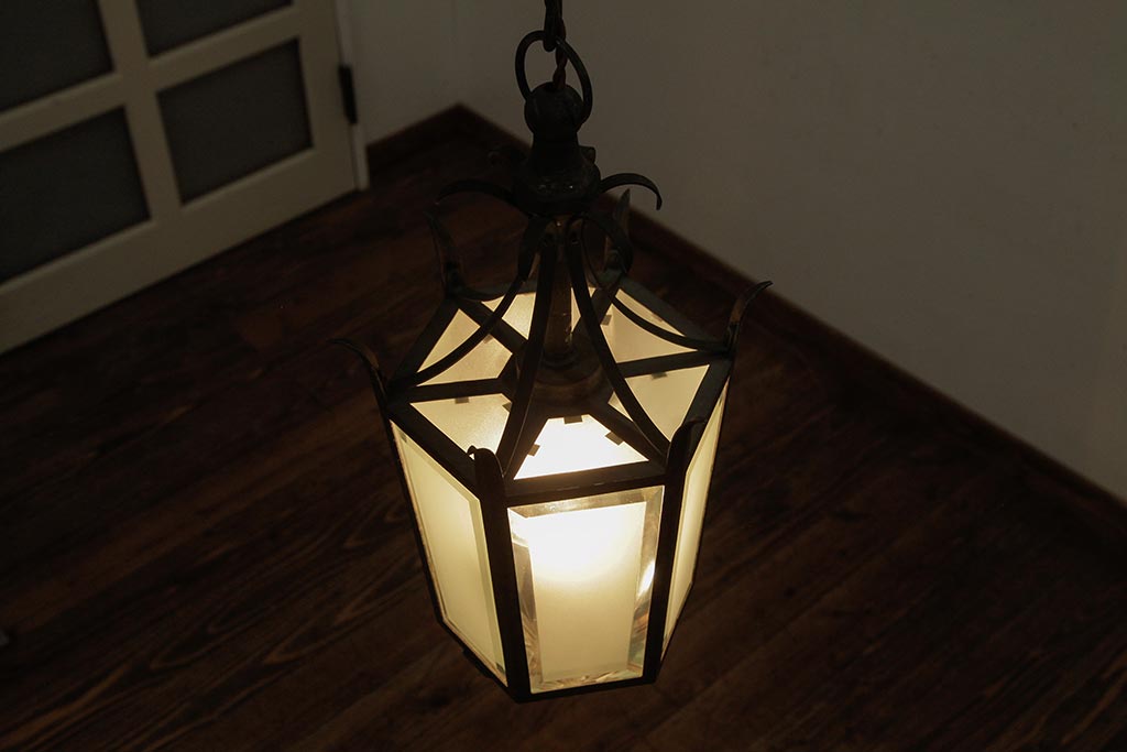 アンティーク照明　青銅製　重厚感のあるフレームのペンダントライト(天井照明)(R-038239)