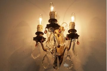 ビンテージ照明　真鍮製　ガラスドロップがおしゃれなフランスヴィンテージのウォールランプ(3灯、壁掛けシャンデリア、壁付け照明)(R-038240)