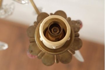 ビンテージ照明　真鍮製　ガラスドロップがおしゃれなフランスヴィンテージのウォールランプ(3灯、壁掛けシャンデリア、壁付け照明)(R-038240)