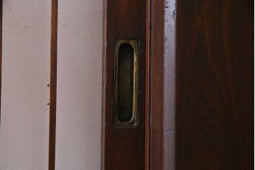 アンティーク建具　明治期　超ド級119kg!激レア品　 総ケヤキ材　くぐり戸が二重の珍しい極厚大戸(建具、蔵戸、引き戸、玄関戸)(R-038244)