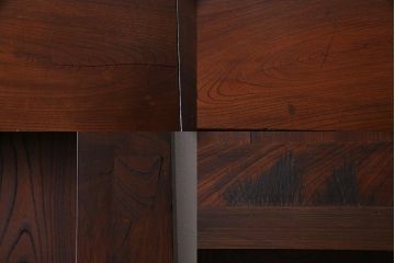 アンティーク建具　明治期　超ド級119kg!激レア品　 総ケヤキ材　くぐり戸が二重の珍しい極厚大戸(建具、蔵戸、引き戸、玄関戸)(R-038244)