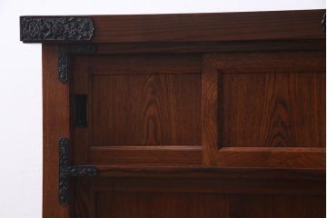 新古品　民芸家具　ニレ無垢材　重厚感と上品さを醸し出す重ね水屋箪笥(収納棚、和箪笥、キャビネット)(R-038245)