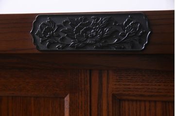 新古品　民芸家具　ニレ無垢材　重厚感と上品さを醸し出す重ね水屋箪笥(収納棚、和箪笥、キャビネット)(R-038245)