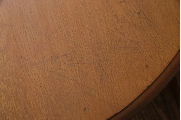 アンティーク家具　ナラ材　レトロなラウンドテーブル(コーヒーテーブル、カフェテーブル)(R-038250)