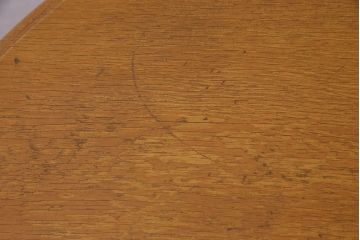 アンティーク家具　ナラ材　レトロなラウンドテーブル(コーヒーテーブル、カフェテーブル)(R-038250)