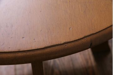 アンティーク家具　ナラ材　レトロなラウンドテーブル(コーヒーテーブル、カフェテーブル)(R-038250)