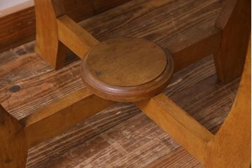 アンティーク家具　ナラ材　レトロなラウンドテーブル(コーヒーテーブル、カフェテーブル)(R-038250)