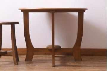 アンティーク家具　ナラ材　レトロなラウンドテーブル(コーヒーテーブル、カフェテーブル)(R-038250)