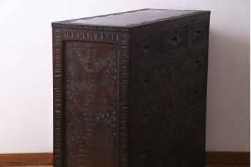 中古　ビンテージ　伝統工芸　軽井沢彫り　迫力ある桜の木が魅力的なチェスト(箪笥、タンス)(R-038252)