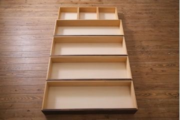 中古　ビンテージ　伝統工芸　軽井沢彫り　迫力ある桜の木が魅力的なチェスト(箪笥、タンス)(R-038252)