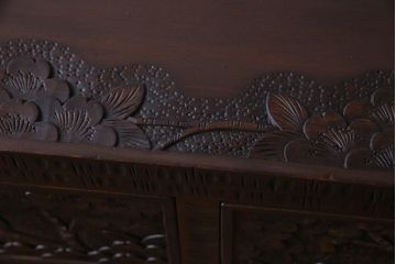 中古　ビンテージ　伝統工芸　軽井沢彫り　迫力ある桜の木が魅力的なチェスト(箪笥、タンス)(R-038252)