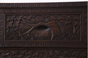 中古　ビンテージ　伝統工芸　軽井沢彫り　迫力ある桜の木が魅力的なチェスト(箪笥、タンス)(R-038252)