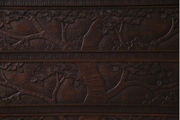 中古　ビンテージ　伝統工芸　軽井沢彫り　迫力ある桜の木が魅力的なチェスト(箪笥、タンス)(R-038252)
