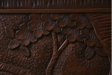 中古　ビンテージ　伝統工芸　軽井沢彫り　迫力ある桜の木が魅力的なチェスト(箪笥、タンス)(R-038252)
