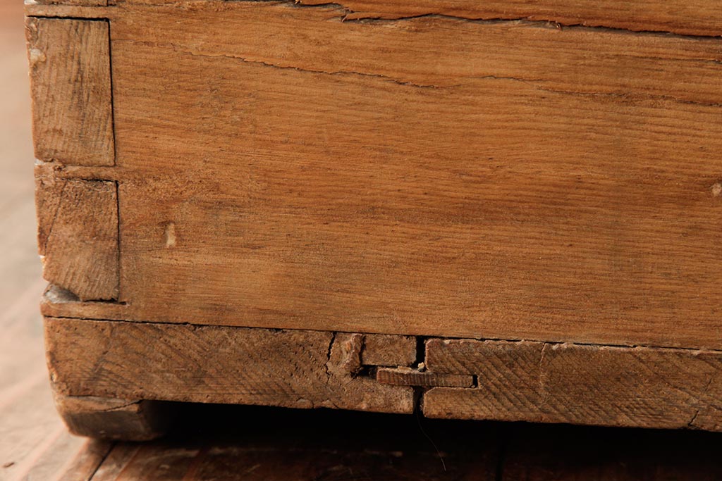 アンティーク家具　フランスアンティーク　パイン材　ブランケットボックスをリメイク!　木の風合いが味わい深いセンターテーブル(ローテーブル)(R-038253)