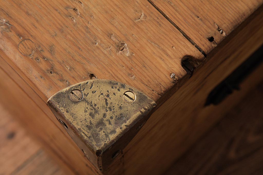 アンティーク家具　フランスアンティーク　パイン材　ブランケットボックスをリメイク!　木の風合いが味わい深いセンターテーブル(ローテーブル)(R-038253)