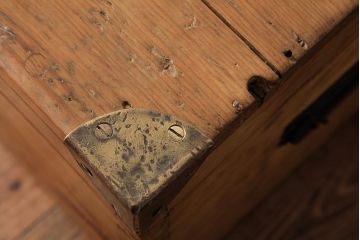 アンティーク家具　フランスアンティーク　パイン材　ブランケットボックスをリメイク!　木の風合いが味わい深いセンターテーブル(ローテーブル)(R-038253)