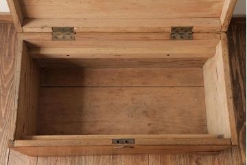 アンティーク家具　フランスアンティーク　パイン材　ブランケットボックスをリメイク!　木の風合いが味わい深いセンターテーブル(ローテーブル)(R-038253)
