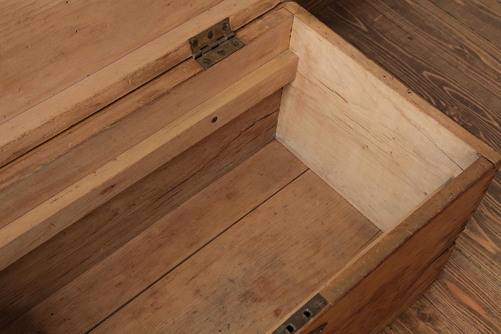 アンティーク家具　フランスアンティーク　パイン材　ブランケットボックスをリメイク!　木の風合いが味わい深いセンターテーブル(ローテーブル)(R-038253)