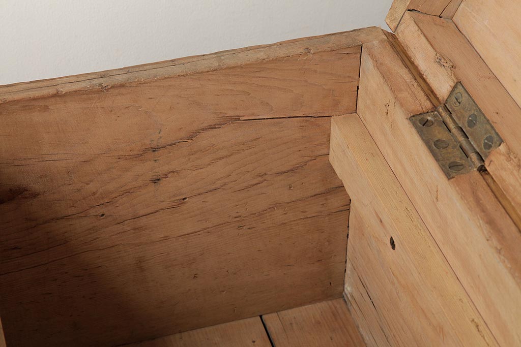 アンティーク家具　フランスアンティーク　パイン材　ブランケットボックスをリメイク!　木の風合いが味わい深いセンターテーブル(ローテーブル)(R-038253)