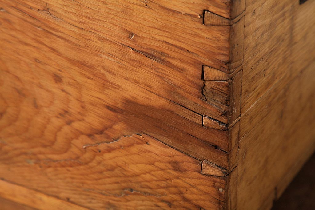 アンティーク家具　フランスアンティーク　パイン材　ブランケットボックスをリメイク!　木の風合いが味わい深いセンターテーブル(ローテーブル)(R-038253)