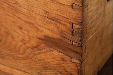 アンティーク家具　フランスアンティーク　パイン材　ブランケットボックスをリメイク!　木の風合いが味わい深いセンターテーブル(ローテーブル)(R-038253)