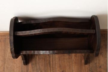 ビンテージ家具　伝統工芸　軽井沢彫り　桜の彫りが優美な印象のマガジンラック(本立て、収納)(R-038254)
