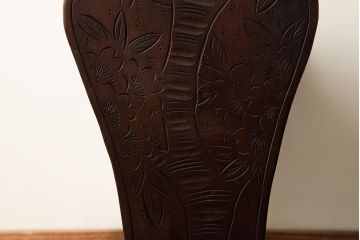 ビンテージ家具　伝統工芸　軽井沢彫り　桜の彫りが優美な印象のマガジンラック(本立て、収納)(R-038254)