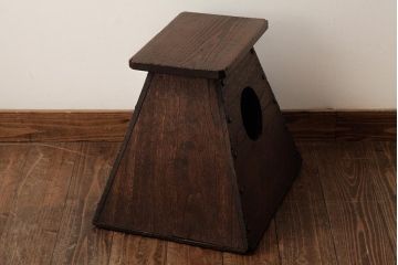 アンティーク家具　和製アンティーク　桐材・松材　渋さが漂う踏み台(R-038256)